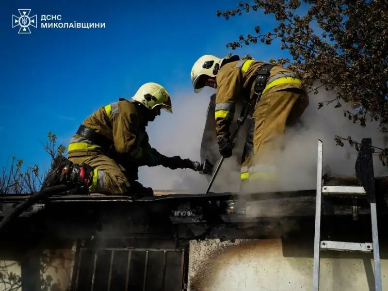 Пожежа у дачному кооперативі Миколаєва: господар отримав опіки, вогонь ліквідовано