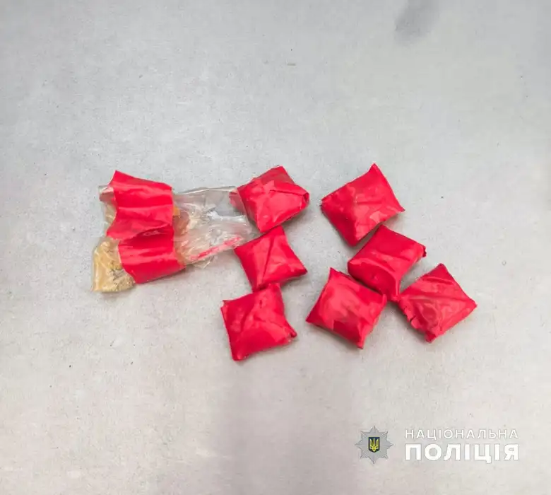 Наркотики під виглядом консервів: на Миколаївщині викрили злочинця з арсеналом вибухівки