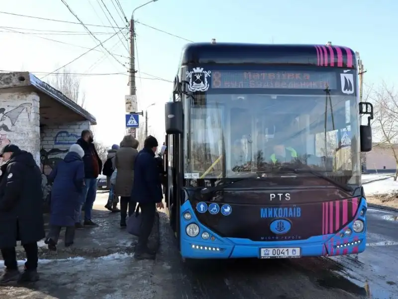 У Миколаєві збільшили кількість тролейбусів до Матвіївського кладовища на поминальні дні