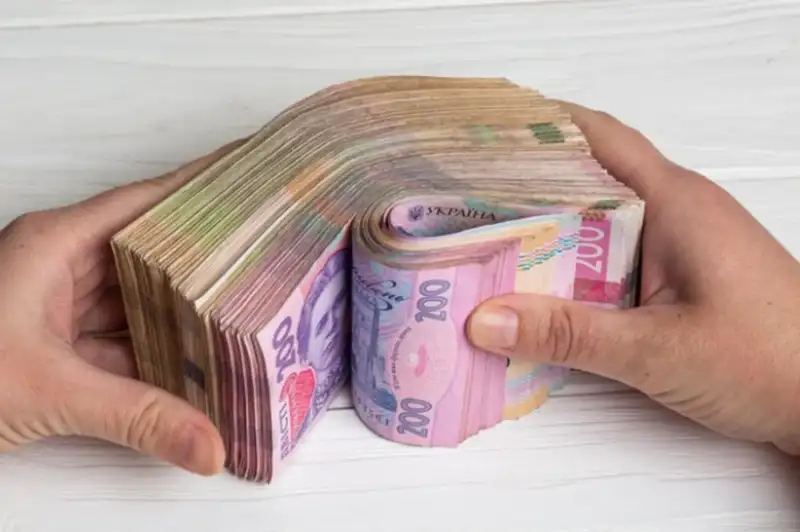 Держслужбовці з високими доходами: у березні зарплати в центральних органах влади зросли