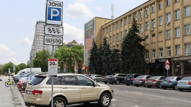 У центрі Миколаєва запрацювали перші майданчики з платним паркуванням